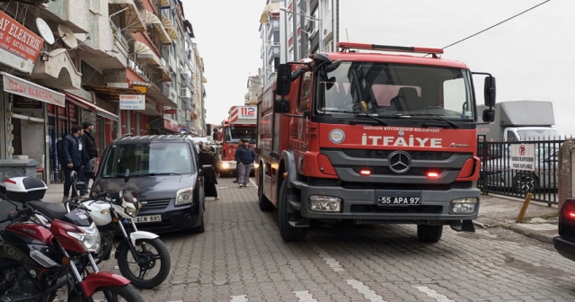 5 katlı binanın çatısındaki yangın hasara yol açtı