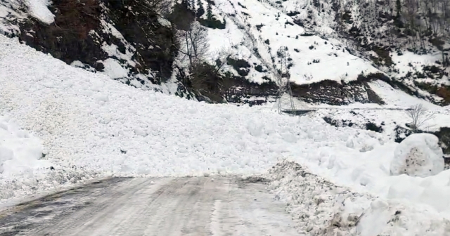 6 köy yolu çığ nedeniyle kapandı