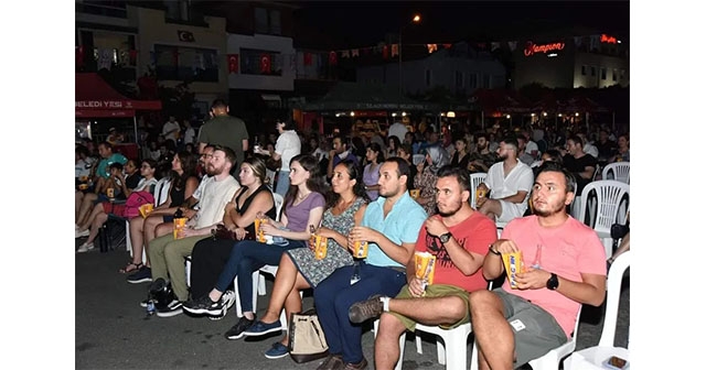 AÇIK HAVA SİNEMA GÜNLERİ ETKİNLİĞİNE YOĞUN İLGİ