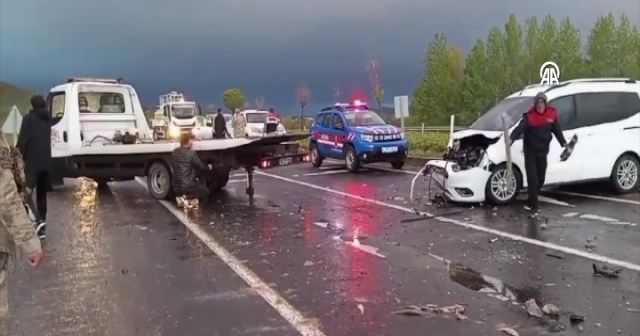 Ağrı'da Trafik Kazası: 5 Yaralı