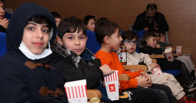 Altınordu Belediye Başkanı Aşkın Tören'den Çocuklara Karne Hediyesi