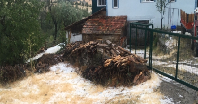 Amasya'da Sağanak ve Dolu Hasara Yol Açtı..