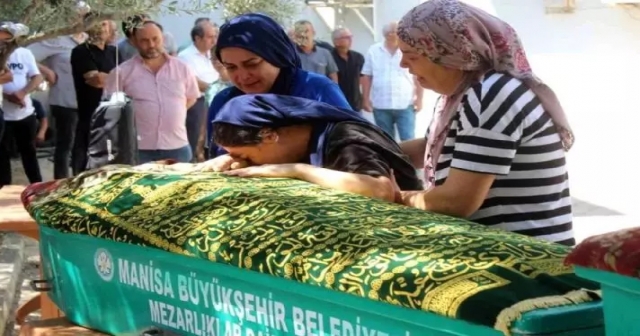 Babaları tarafından öldürülen 3 çocuğun cenazesinde imam helallik istemedi