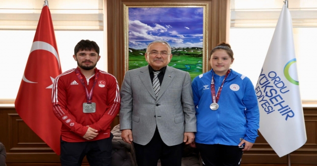 BAŞARILI SPORCULARDAN BAŞKAN GÜLER’E ZİYARET