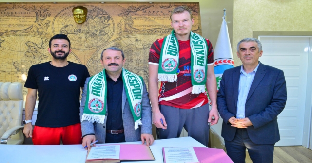 BELARUS’LU YILDIZ OYUNCU AKKUŞ BELEDİYESPOR’DA