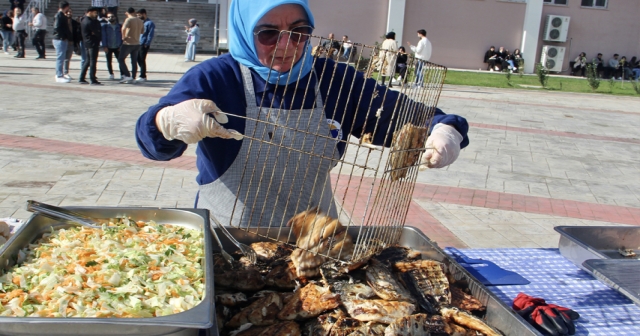 Şenlikte palamut ızgara dağıtıldı