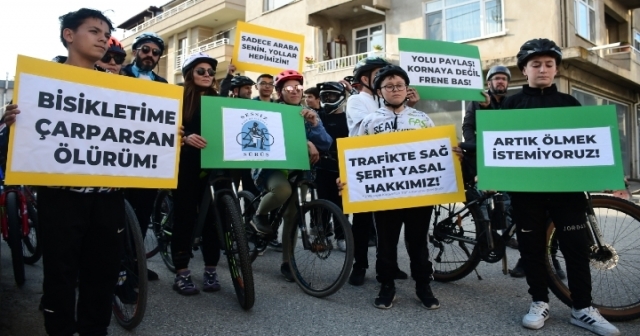 Bisikletleriyle Trafik Kazalarına Dikkat Çektiler!