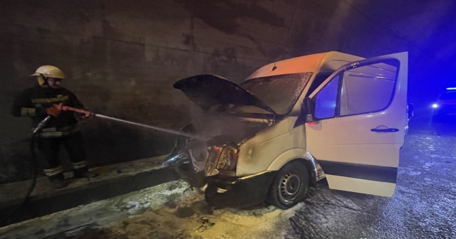 Bolu Dağı Tüneli'nde araç yangını ulaşımı aksattı