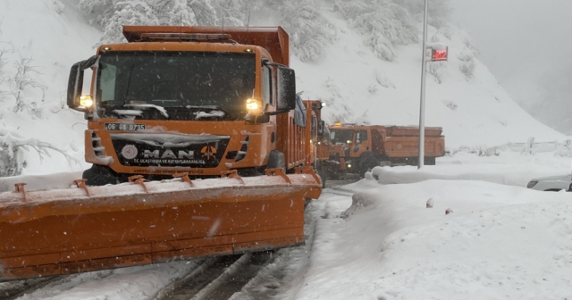 Bolu ve Düzce'de kar yağışı sürüyor