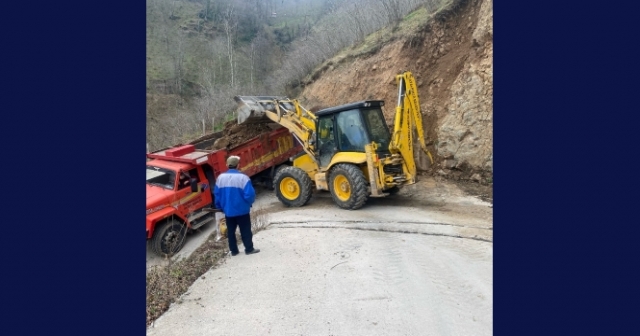 Çatalpınar Belediyesi Heyelan Sonrası Yol Ulaşımını Sağladı