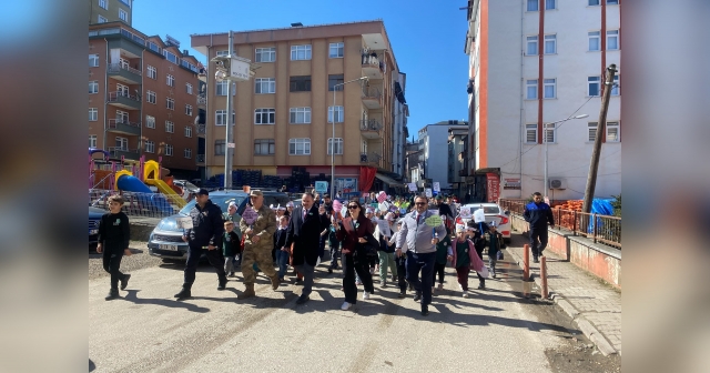 Çatalpınar’da Yeşilay Haftası’na Özel Öğrencilerden Sağlık Yürüyüşü