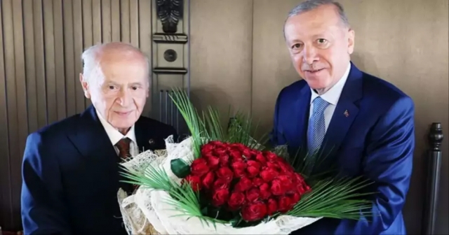 Cumhurbaşkanı Erdoğan, Bahçeli'ye 76 adet gül verdi!