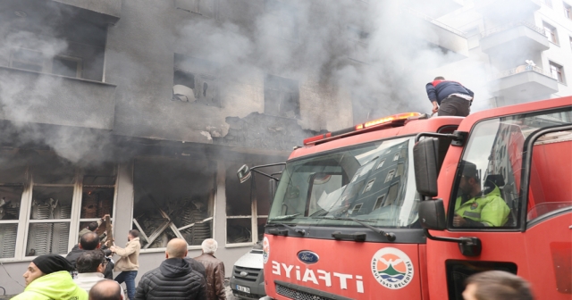 Depoda çıkan yangın hasara neden oldu