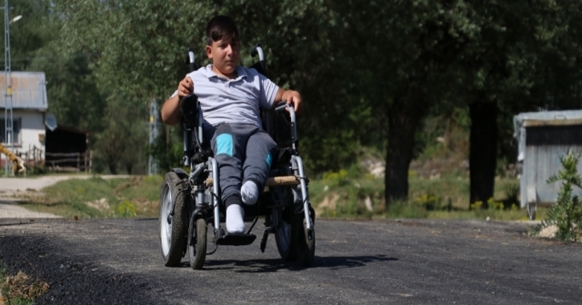 Engelli Çocuğun Yolu Asfaltlandı..