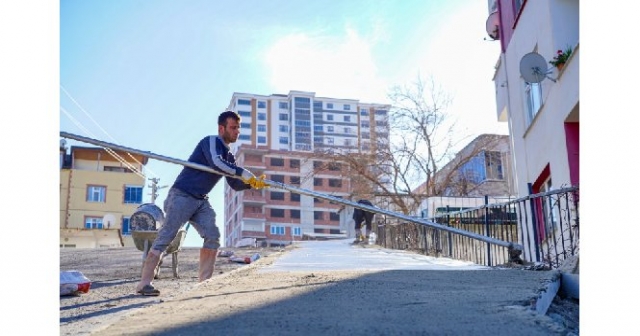 Fatsa Belediyesi, Kurtuluş Mahallesi’nde Kaldırım Yapıyor