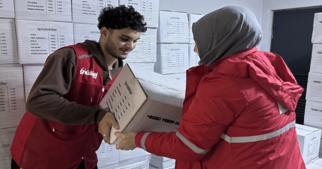 Filistinli genç Kızılay gönüllüsü oldu