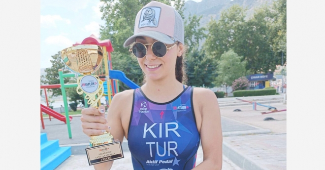 GURURLANDIRAN BAŞARI