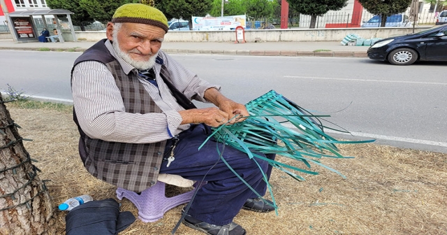 Hamdi Usta, atık plastikleri sepete dönüştürüyor