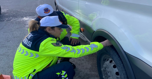 İşçi servislerinde kış lastiği kontrolü yapıldı