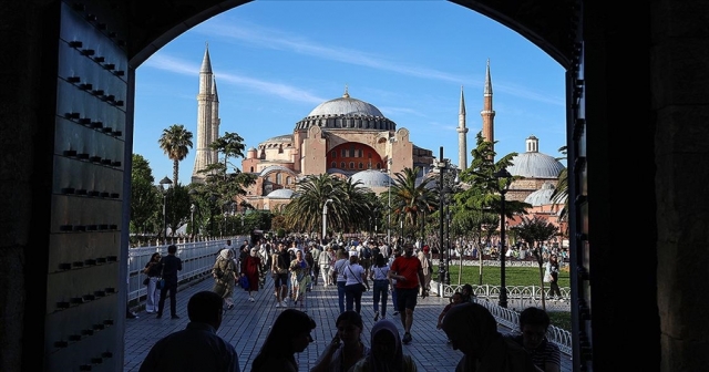 İstanbul  10,5 milyona yakın yabancı turist ağırladı