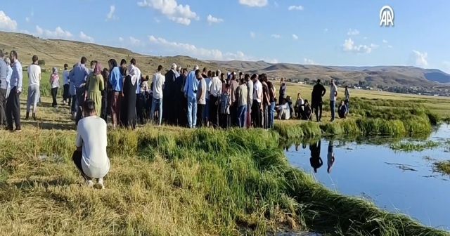 Karlıova Boğulan İkizlere Üzüldü..