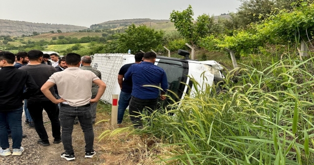 Kontrolden Çıkan Minibüs Yan Yattı: 14 Yaralı