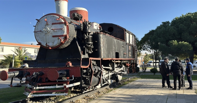 Kullanılmayan lokomotifte çıkan yangın söndürüldü