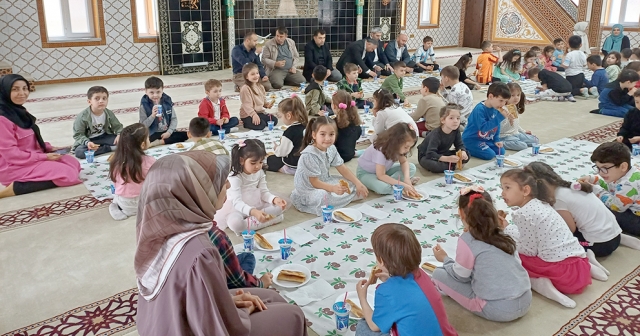 Kur’an Kursu Öğrencilerinin Yılsonu Coşkusu