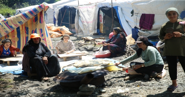 Mevsimlik tarım işçileri fındık hasadı için gün sayıyor