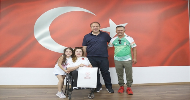 Milli Sporcu Çağla’dan Ziyaret