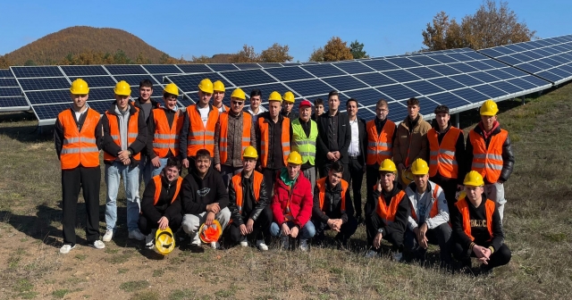 Öğrencilerinden Güneş Enerji Santrali Ziyareti