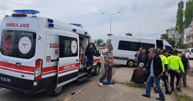 Ordu’da servis minibüsünün refüje çarptığı kazada 12 kişi yaralandı