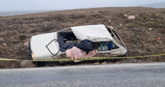 Otomobilin sürücüsü öldü, eşi yaralandı