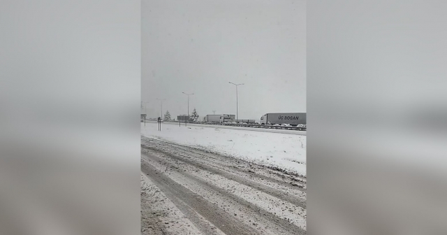 Samsun’da Yoğun Kar Yağışı: Trafikte Aksamalar Yaşanıyor