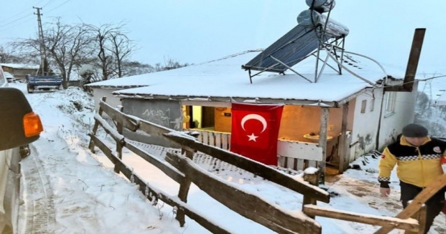 ŞEHİT ER MURAT ATAR'IN EVİNE TÜRK BAYRAĞI ASILDI!