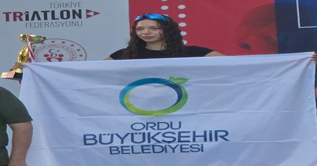 SELİNAY TUĞÇE KIR’DAN GÜMÜŞ MADALYA