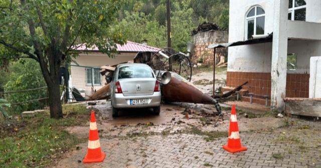 Şiddetli Fırtına Minare Devirdi