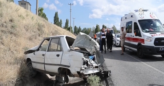Sivas'ta Kaza: 1'i Ağır, 5 Yaralı