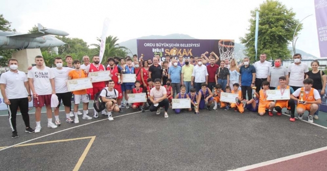 SOKAK BASKETBOL TURNUVASI SONA ERDi