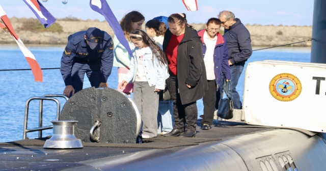 Trabzon'da denizaltı ve sahil güvenlik botu ziyarete açıldı