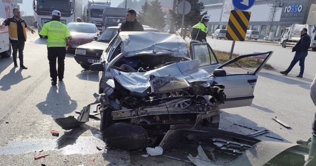 Trafik kazası güvenlik kamerasına yansıdı