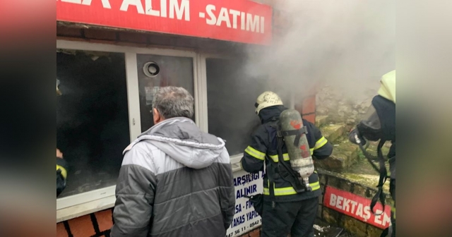 Ünye Çamurlu Mahallesi’nde Emlakçı Dükkanında Yangın Çıktı