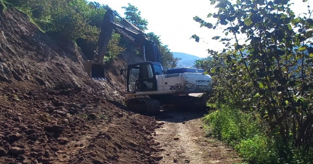 Yol genişletme çalışmaları hızla devam ediyor