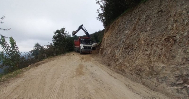 Yol Genişletme Çalışmaları Sürüyor