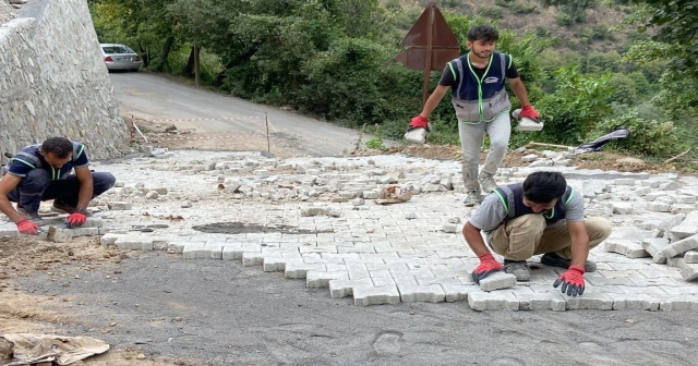 Yollara Parke Taşı Döşeniyor