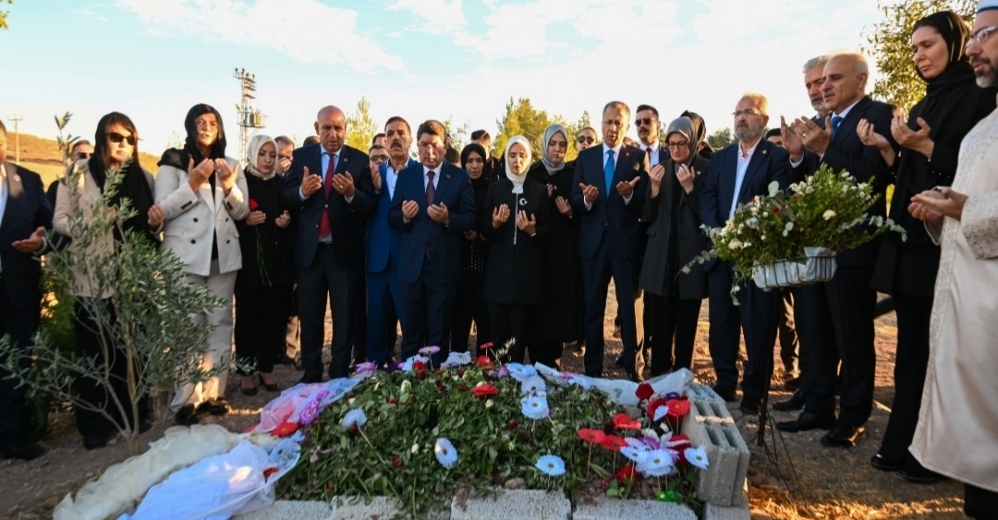 3 Bakan'dan Narin'in Kabrine Ziyaret