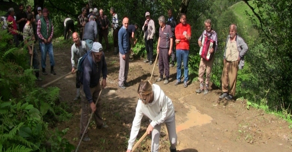 Bozulan Yollarını Kendileri Düzeltti..