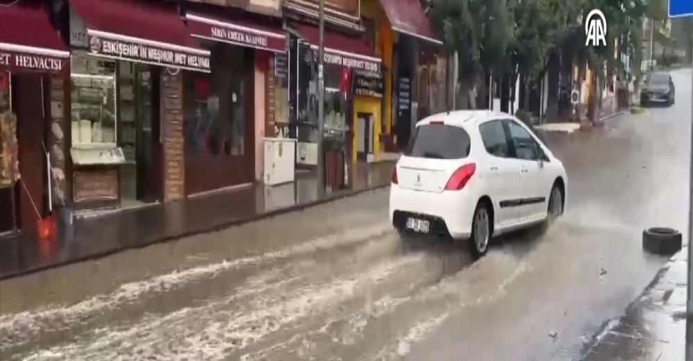 Eskişehir'de Sağanak ve Dolu Etkili Oldu