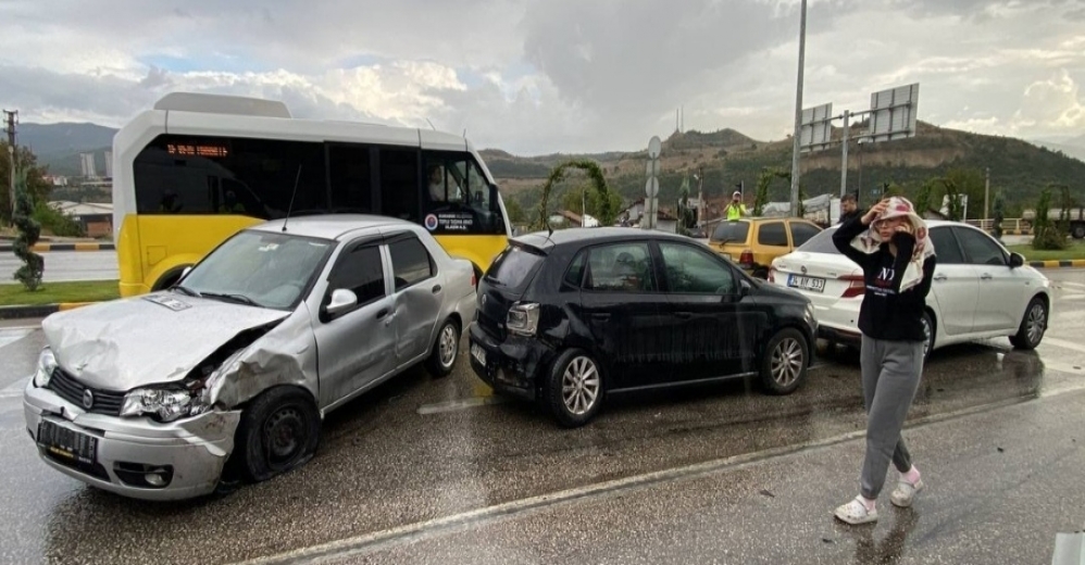 Karabük'te Zincirleme Kaza: 4 Yaralı