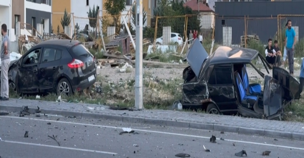 Kayseri'de Kaza: 3 Yaralı